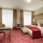 Hotel Norica - Thermenhotels Gastein Mit Dem Bademantel Direkt In Therme