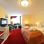 Norica - Thermenhotels Gastein Mit Dem Bademantel Direkt In Therme Otel