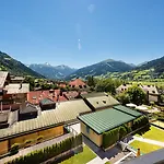 Norica - Thermenhotels Gastein Mit Dem Bademantel Direkt In Therme Otel
