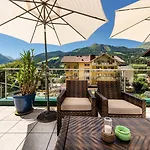 Hotel Norica - Thermenhotels Gastein Mit Dem Bademantel Direkt In Therme