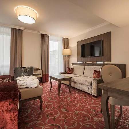 Norica - Thermenhotels Gastein Mit Dem Bademantel Direkt In Therme מלון באד הופגסטין