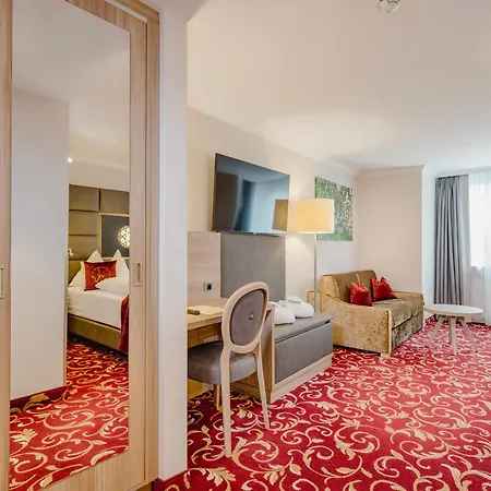 Norica - Thermenhotels Gastein Mit Dem Bademantel Direkt In Therme