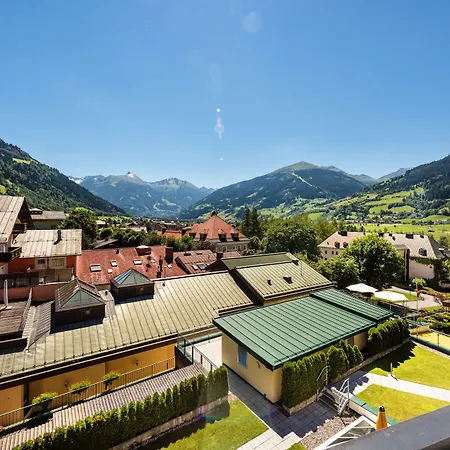 Norica - Thermenhotels Gastein Mit Dem Bademantel Direkt In Therme מלון