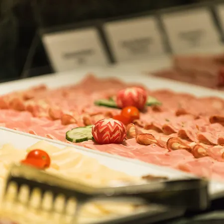 Hotel Norica - Thermenhotels Gastein Mit Dem Bademantel Direkt In Therme