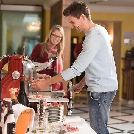 Norica - Thermenhotels Gastein Mit Dem Bademantel Direkt In Therme Bad Hofgastein