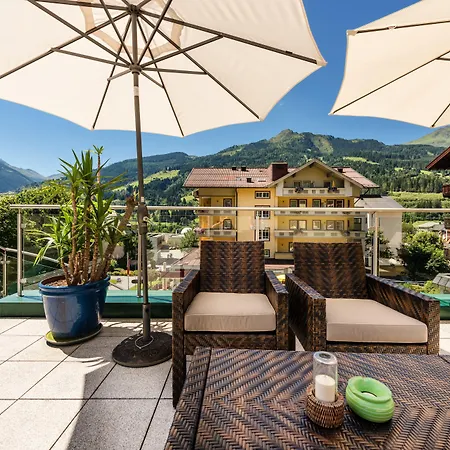 Hotel Norica - Thermenhotels Gastein Mit Dem Bademantel Direkt In Therme