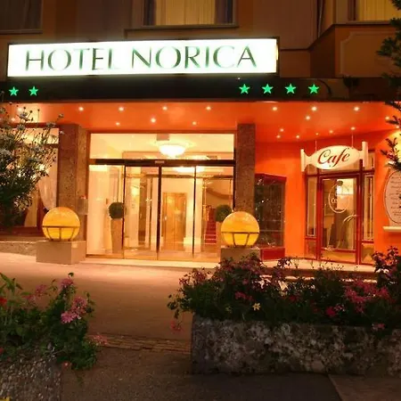 Norica - Thermenhotels Gastein Mit Dem Bademantel Direkt In Therme מלון